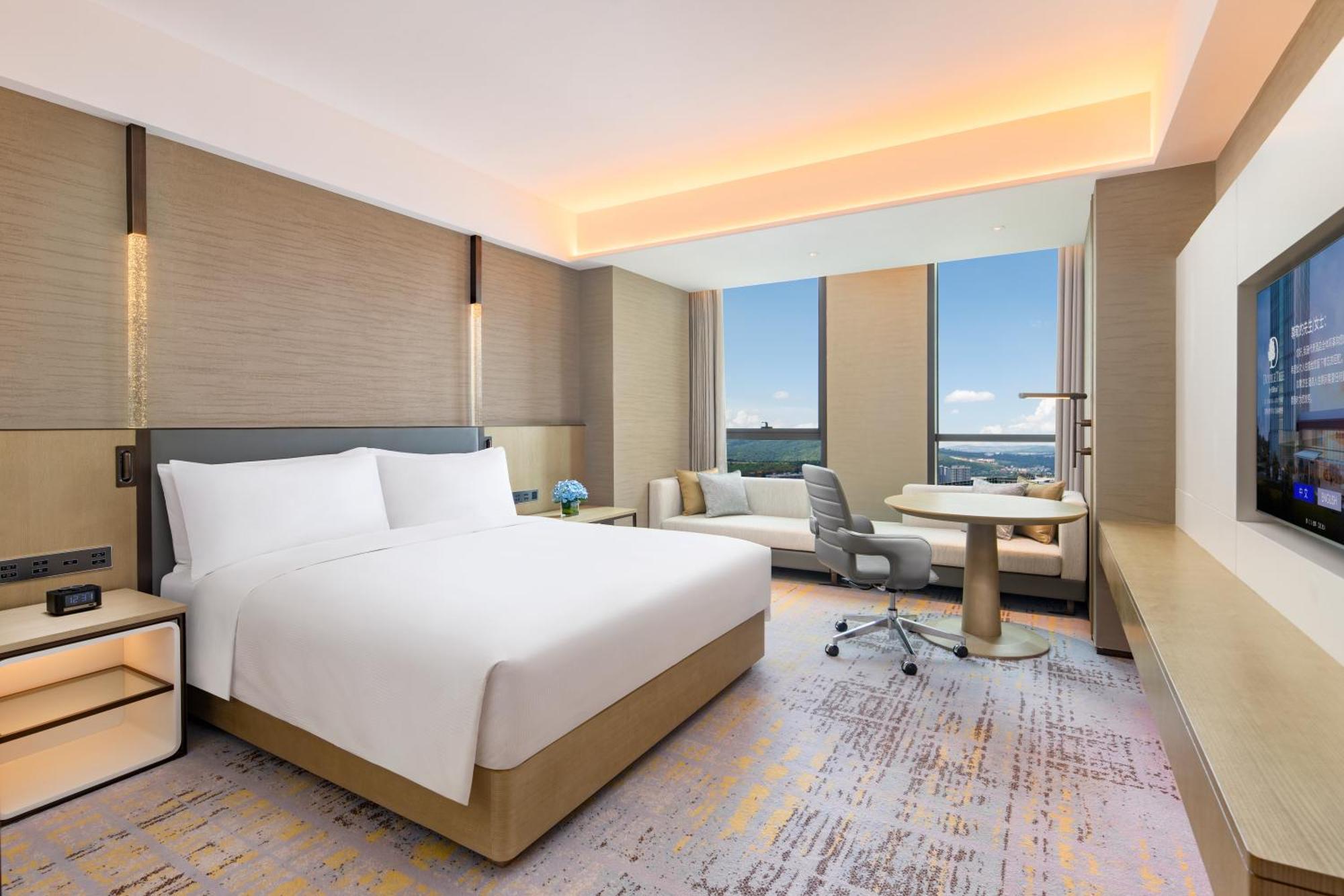 Отель Doubletree By Hilton Kunming Airport Экстерьер фото