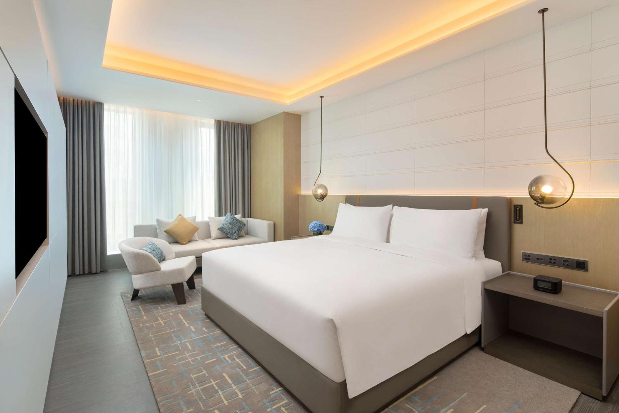 Отель Doubletree By Hilton Kunming Airport Экстерьер фото