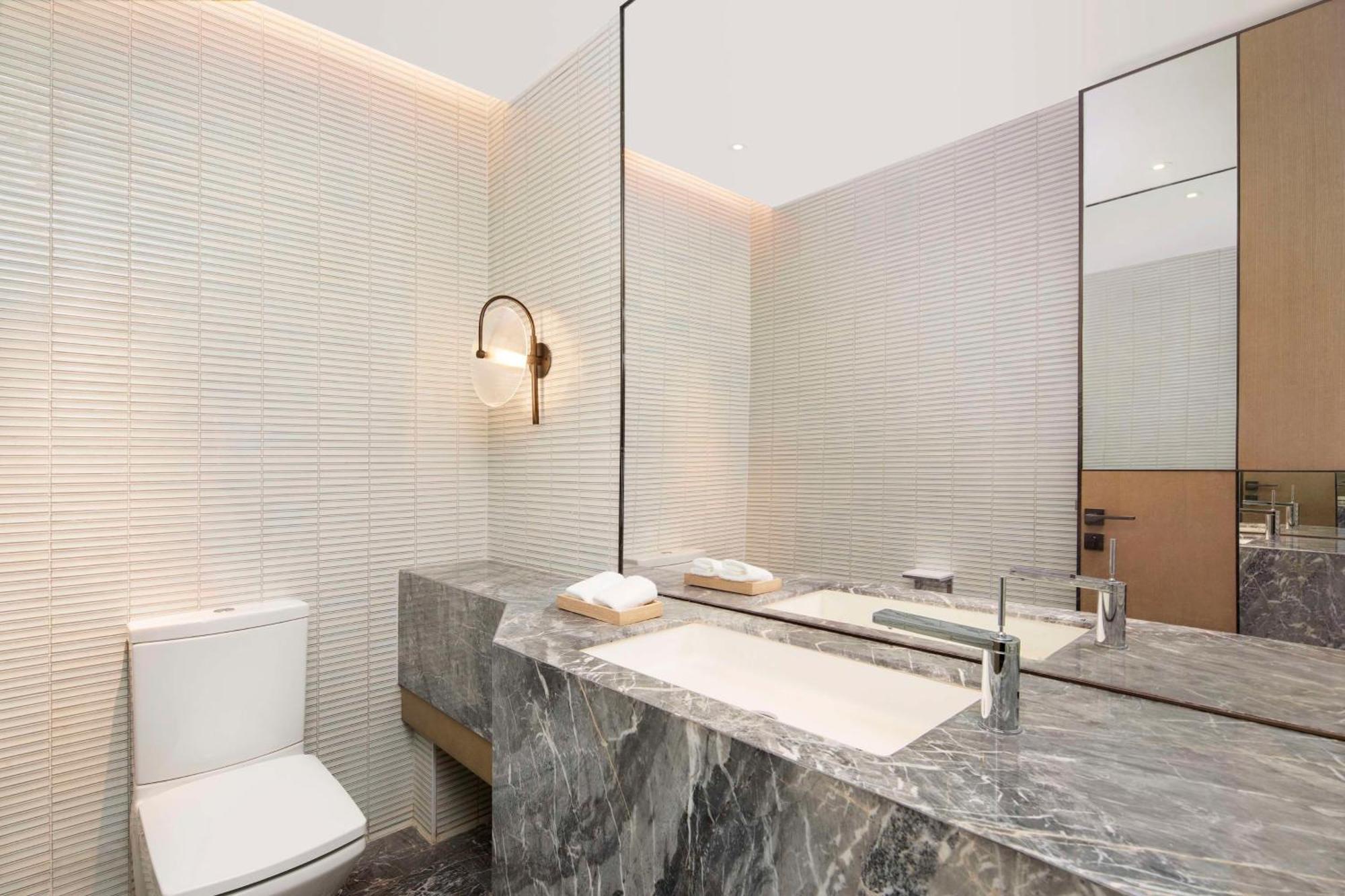 Отель Doubletree By Hilton Kunming Airport Экстерьер фото
