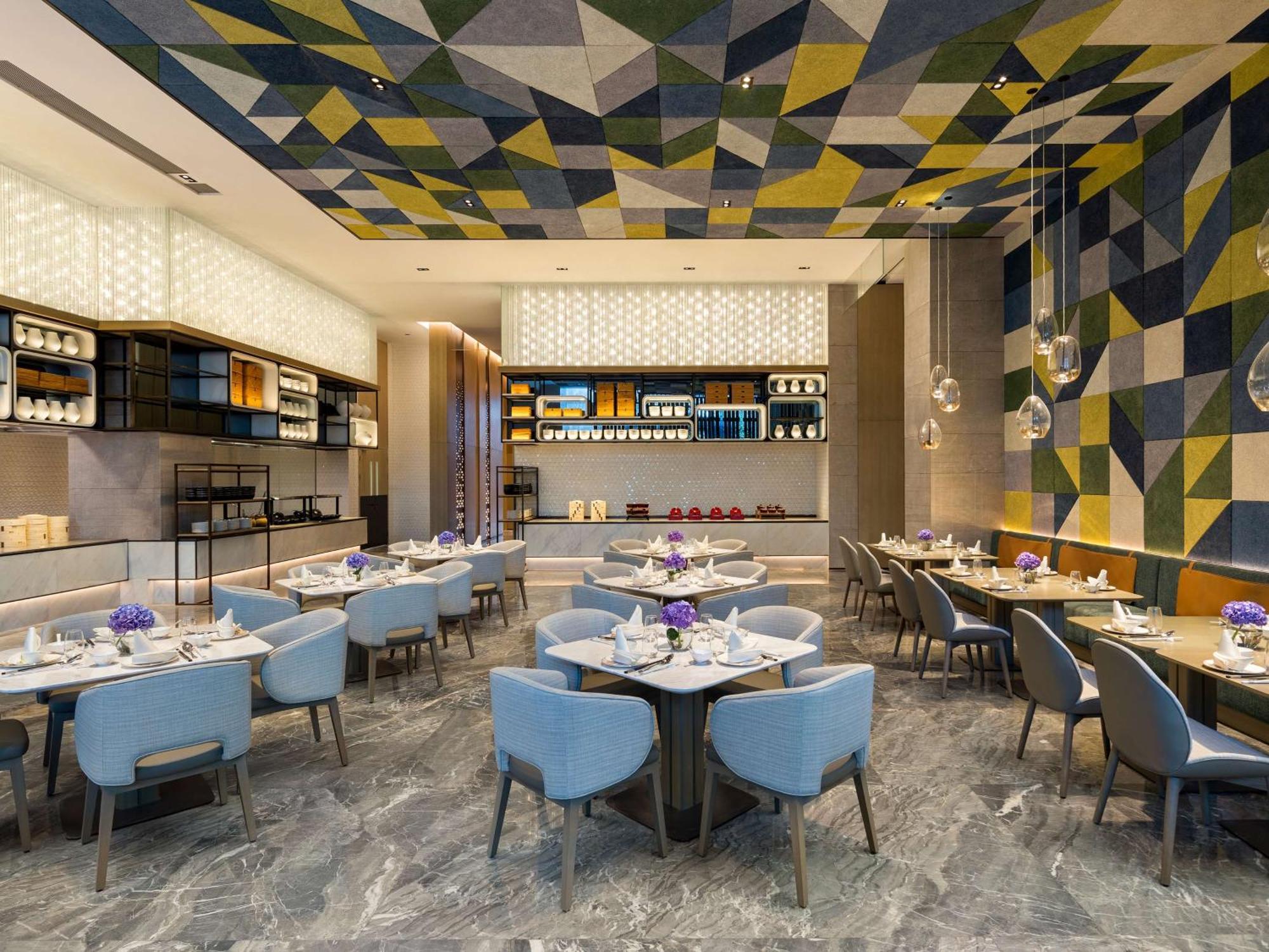 Отель Doubletree By Hilton Kunming Airport Экстерьер фото